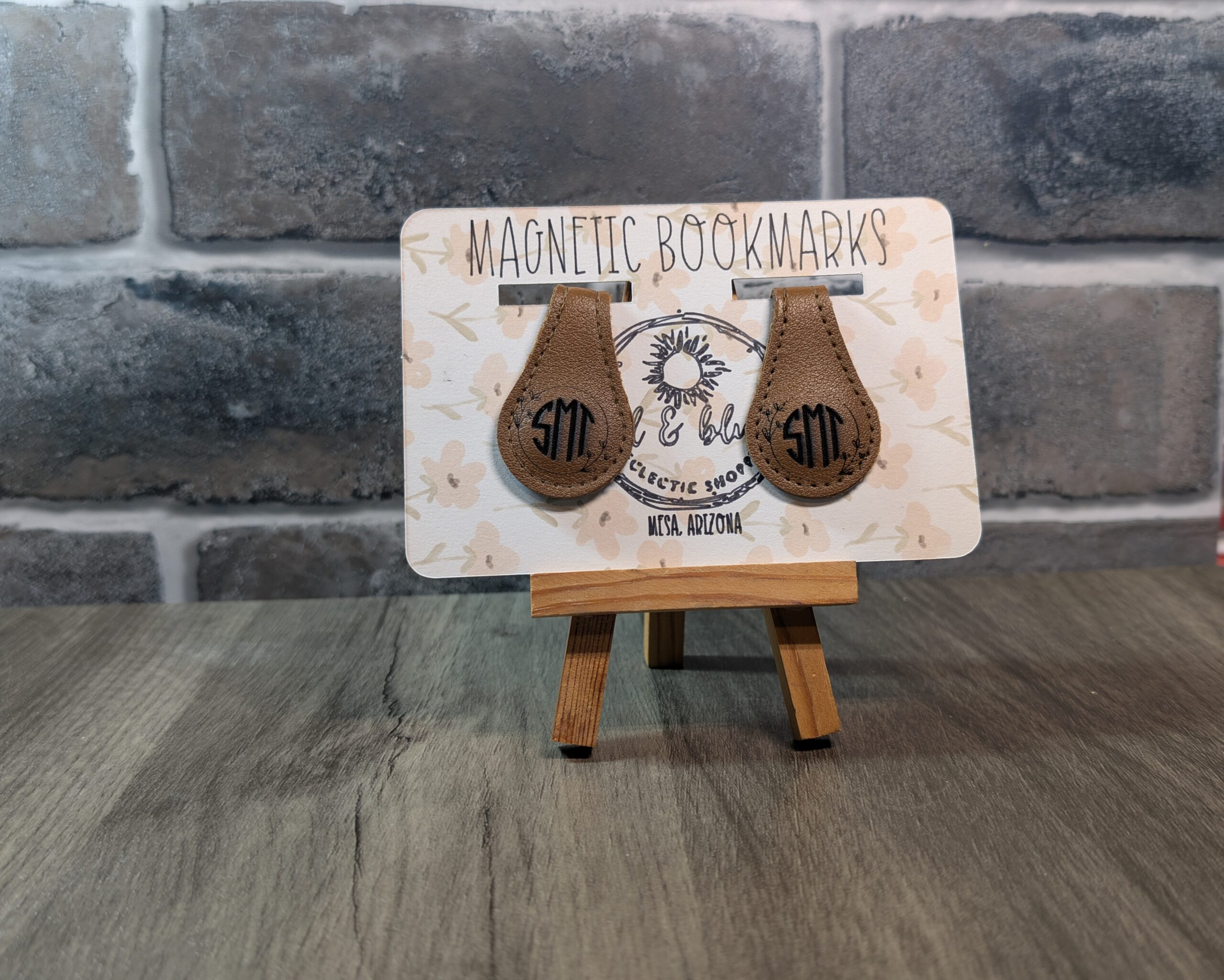 Leather magnetic bookmark (1)