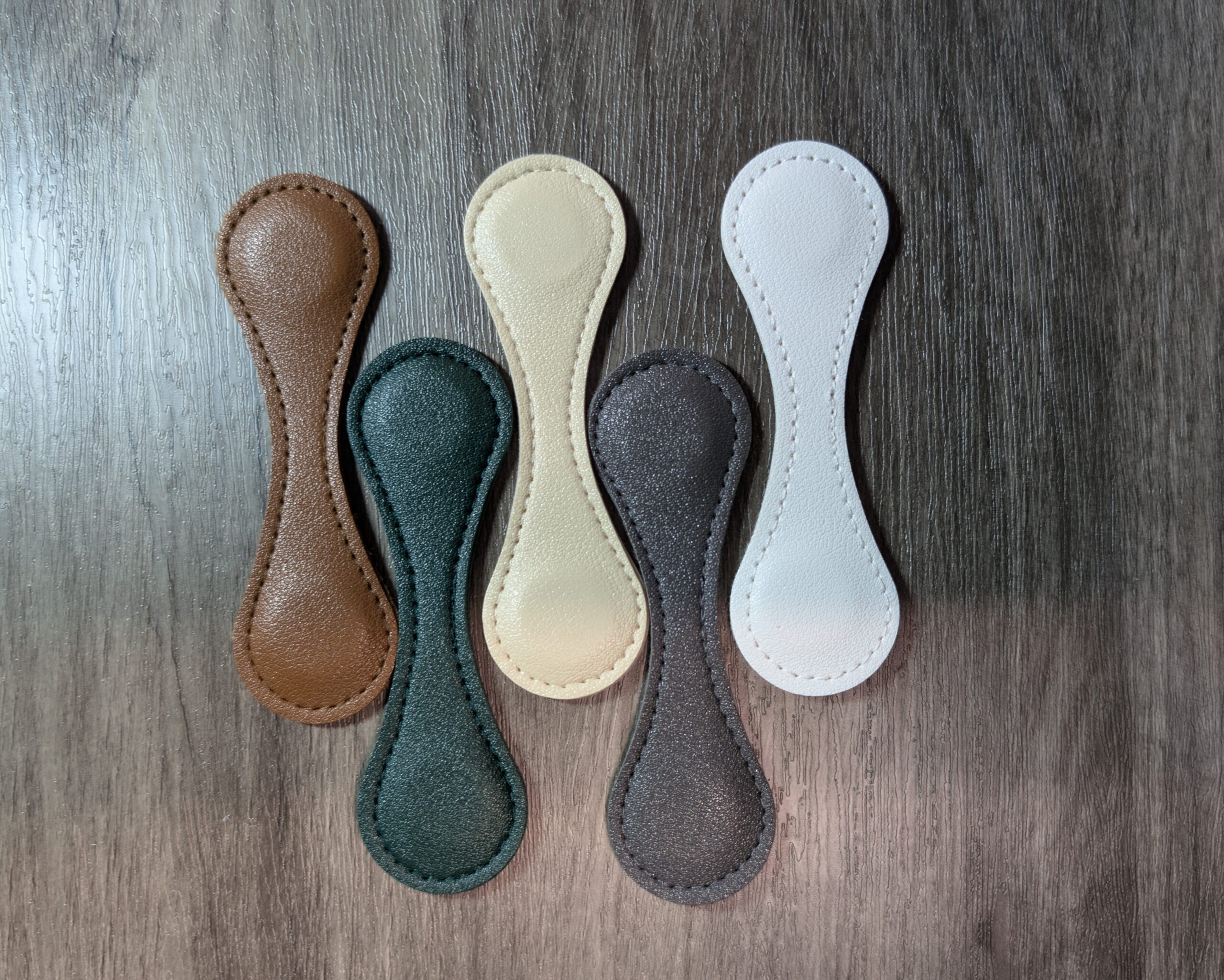 Leather magnetic bookmark (4)